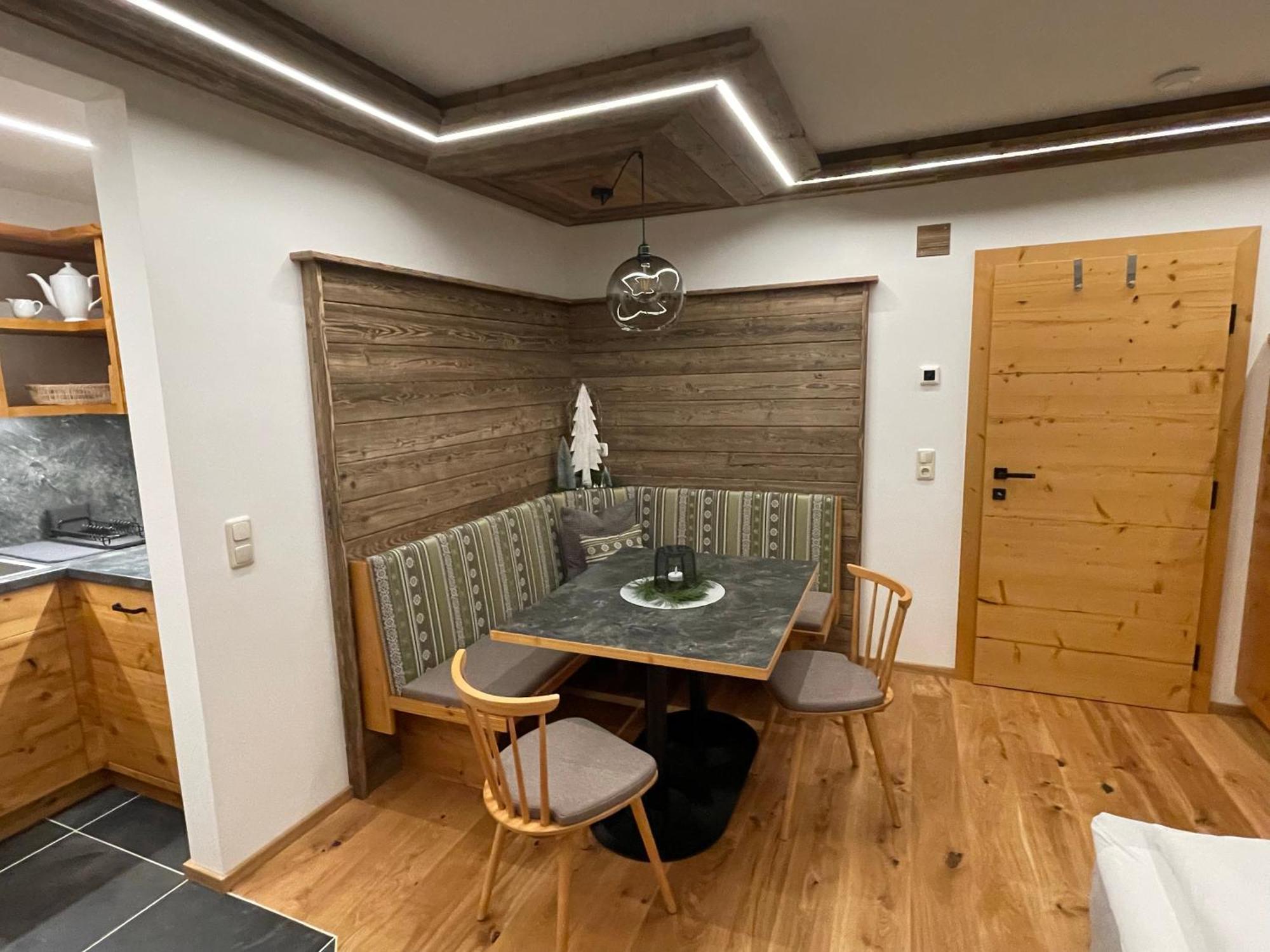 Pension Und Apartment Edelweiss Heiligenblut Exterior foto
