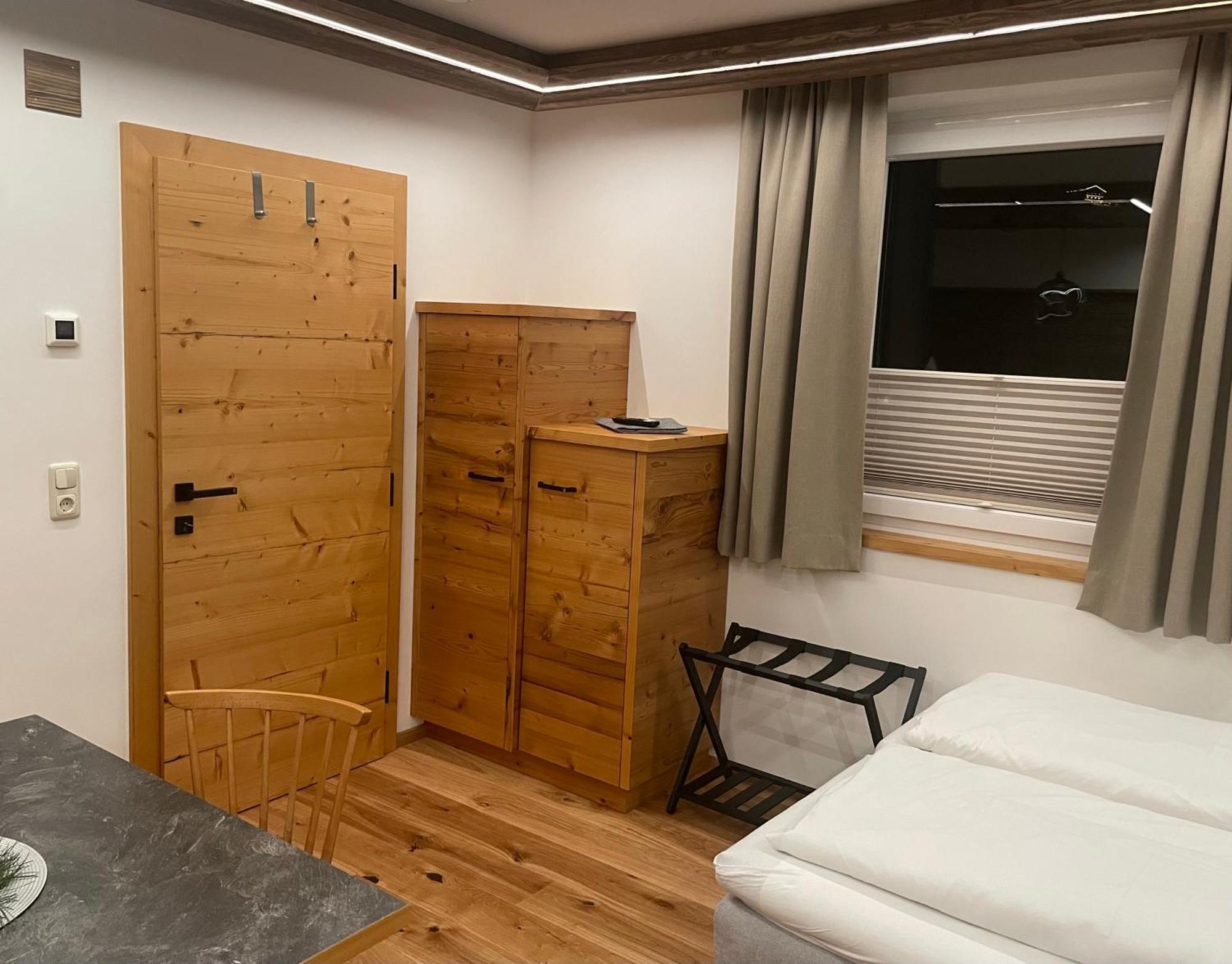 Pension Und Apartment Edelweiss Heiligenblut Exterior foto