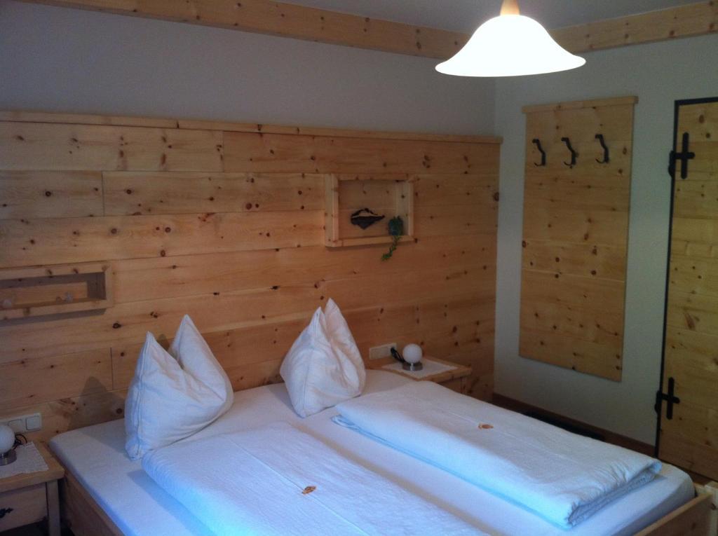 Pension Und Apartment Edelweiss Heiligenblut Habitación foto